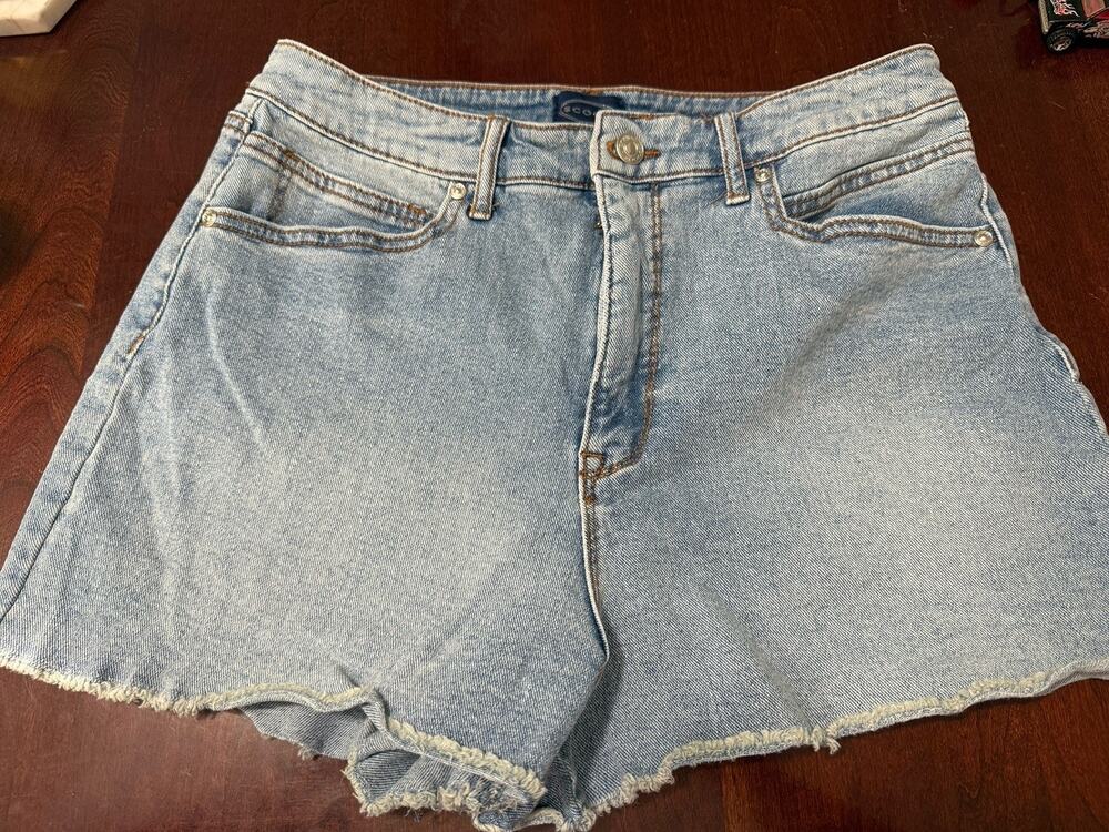 New Scoop Denim Shorts Womens Sz 10 High Rise Blue Jeans Frayed Raw Hem